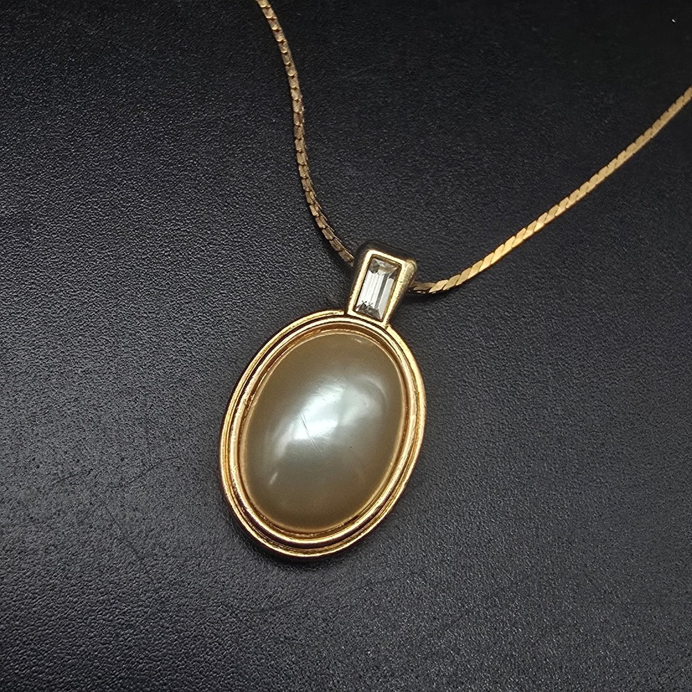 Avon 1983 Jeweled Classic Necklace Faux Pearl Gold Tone Pendant